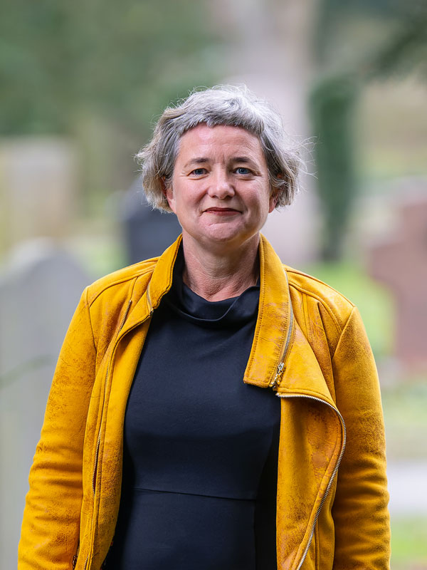 Frau Dr. Tanja M. Brinkmann, Soziologin M.A., Dipl. Sozialpädagogin, Krankenschwester und Trauerbegleiterin (BVT)